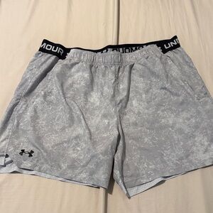 Under armour lightweight workout shorts. 6” inseam XXL